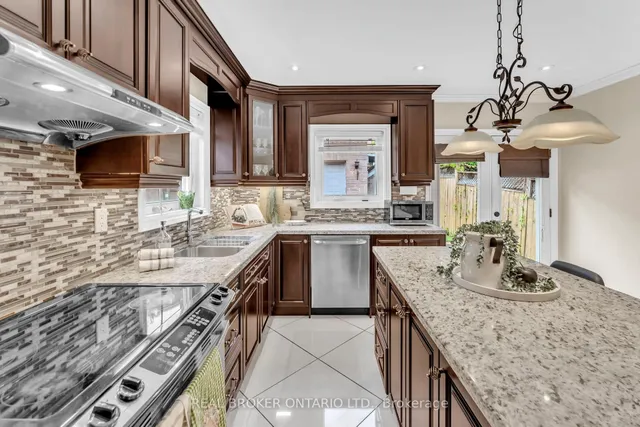 Additional image 12 of 20 Dunraven Dr