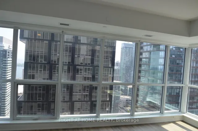 Additional image 10 of 327 King St Unit 4303