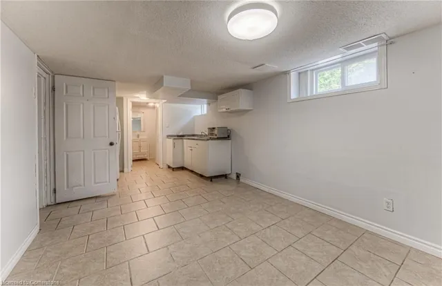 Additional image 42 of 48 Ellis Ave