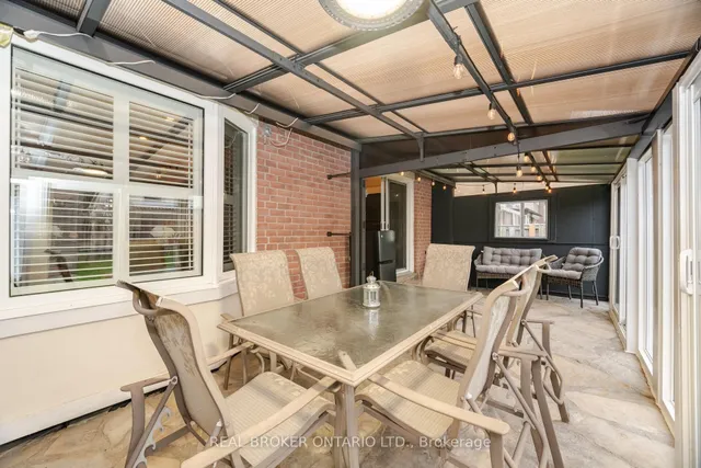 Additional image 22 of 28 Lacewood Cres