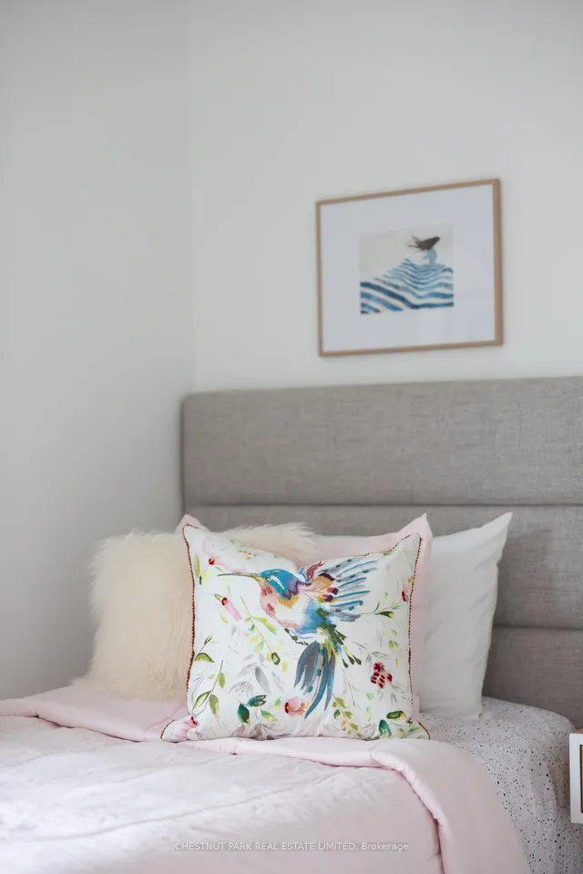 Additional image 30 of 161 Queensdale Ave