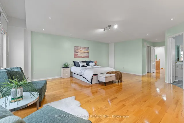 Additional image 17 of 30 Larkspur Rd