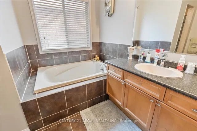 Additional image 19 of 4 Parisian Rd