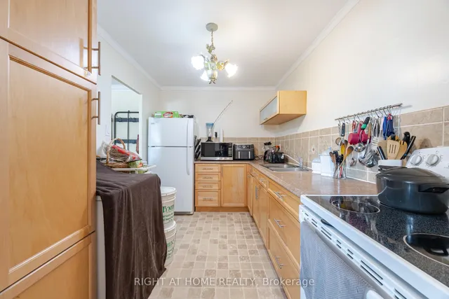 Additional image 15 of 1660 Bloor St Unit 205