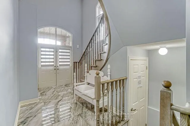 Additional image 6 of 552 Bessborough Dr