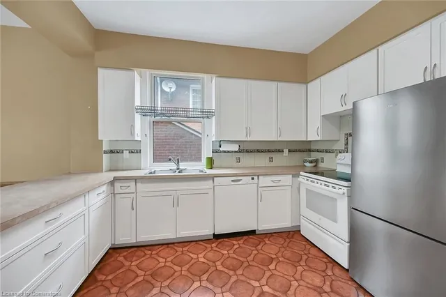 Additional image 15 of 40 Undermount Ave