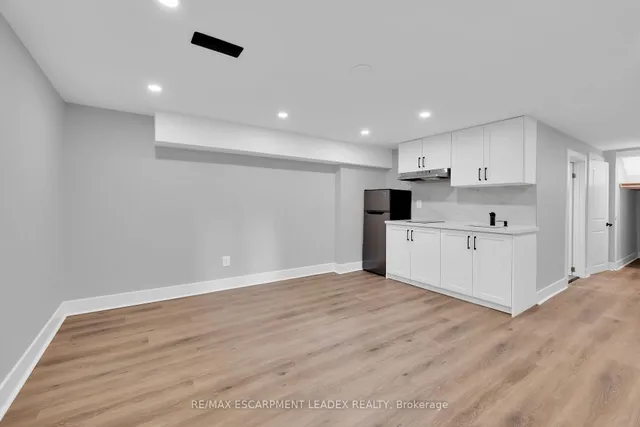 Additional image 30 of 24 CLAPHAM Rd