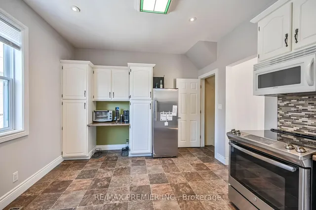 Additional image 15 of 53 DOUGLAS Ave