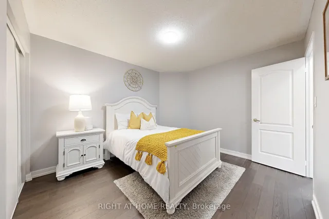 Additional image 27 of 686 Bolingbroke Dr