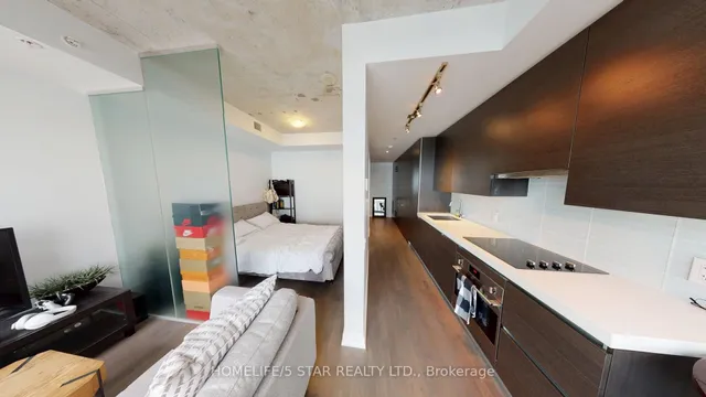 Additional image 3 of 38 STEWART St Unit 707