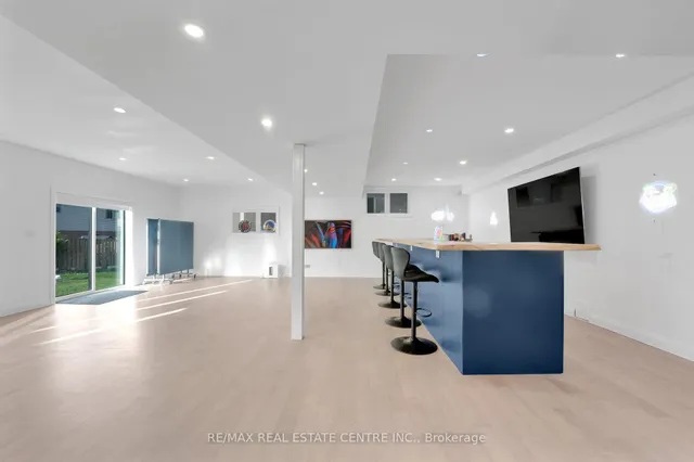 Additional image 34 of 554 Bridgemill Cres