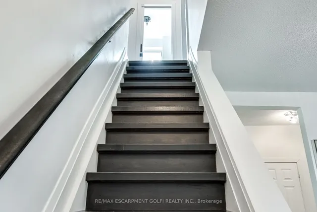 Additional image 18 of 39 DIVISION St