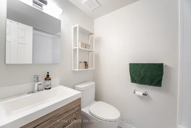 Additional image 21 of 760 Lawrence Ave Unit 46