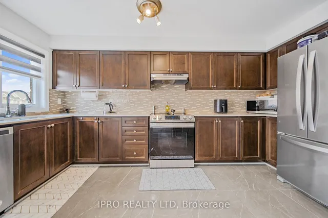 Additional image 19 of 27 Pennycross Cres Unit 2