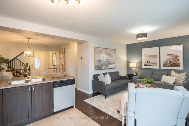 Additional image 18 of 881 Brassard Circ