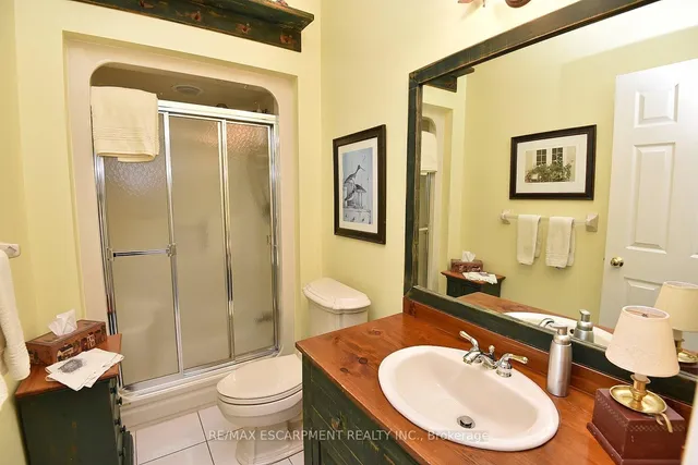 Additional image 19 of 712 ROBSON Rd Unit RR1