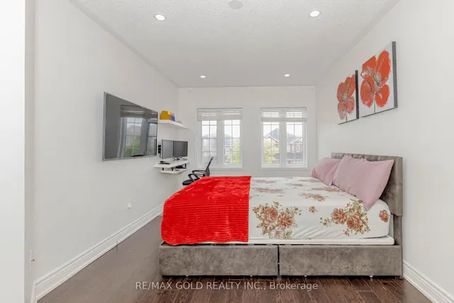 Additional image 21 of 37 Native Landing