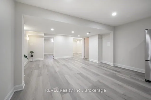 Additional image 44 of 401 Schreyer Cres