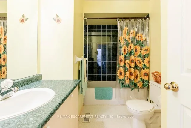 Additional image 18 of 31 Moss Blvd Unit 1