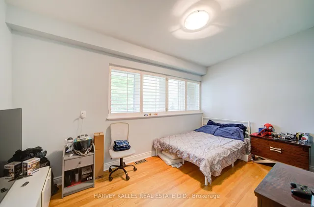 Additional image 20 of 29 Lois Ave