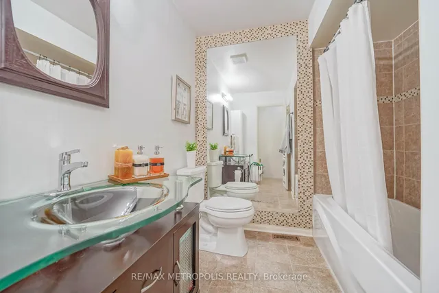 Additional image 42 of 44 Tineta Cres