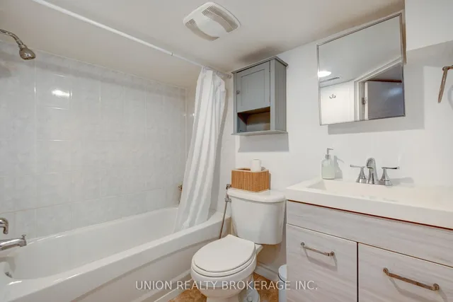 Additional image 31 of 793 Woodbine Ave