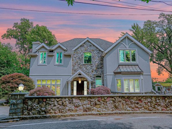 174 Douglas Rd, Staten Island, NY 10304