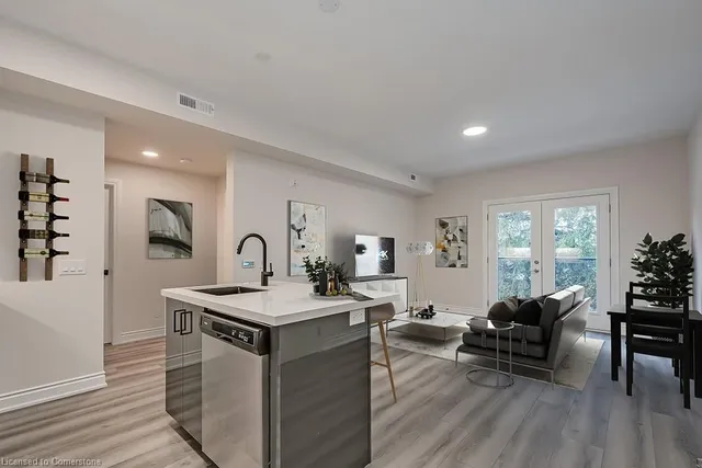 Additional image 3 of 259 King St Unit 2B