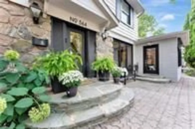 Additional image 3 of 564 Rosedale Cres