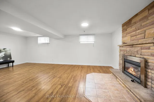 Additional image 33 of 567 QUEEN VICTORIA Dr