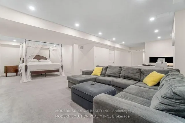 Additional image 29 of 552 Bessborough Dr