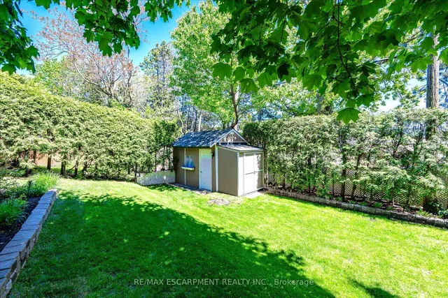 Additional image 44 of 1280 Consort Cres