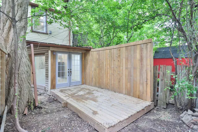 Additional image 28 of 990 Dovercourt Rd