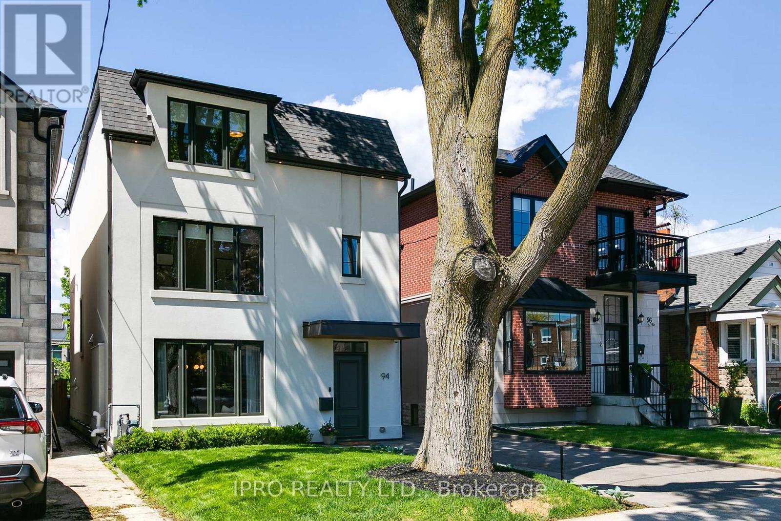 94 KINGS PARK BOULEVARD|Toronto (Danforth Village-East York), Ontario M4J2C3