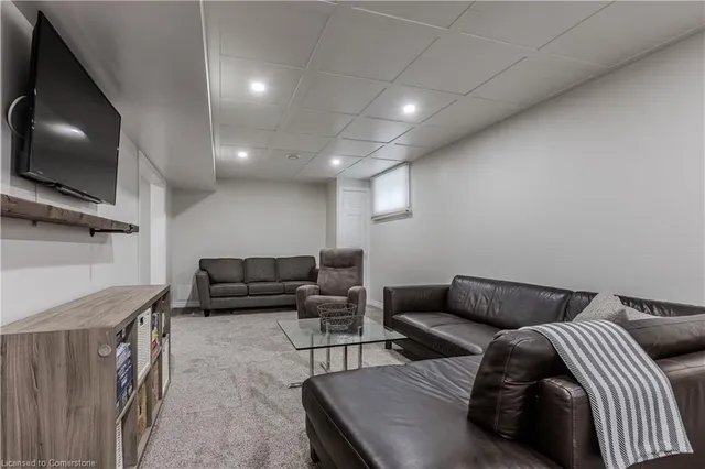 Additional image 35 of 6 Carl Cres