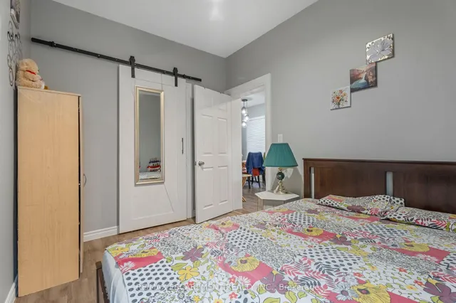 Additional image 33 of 197 EMERALD St