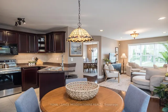 Additional image 18 of 462 Farlow Cres