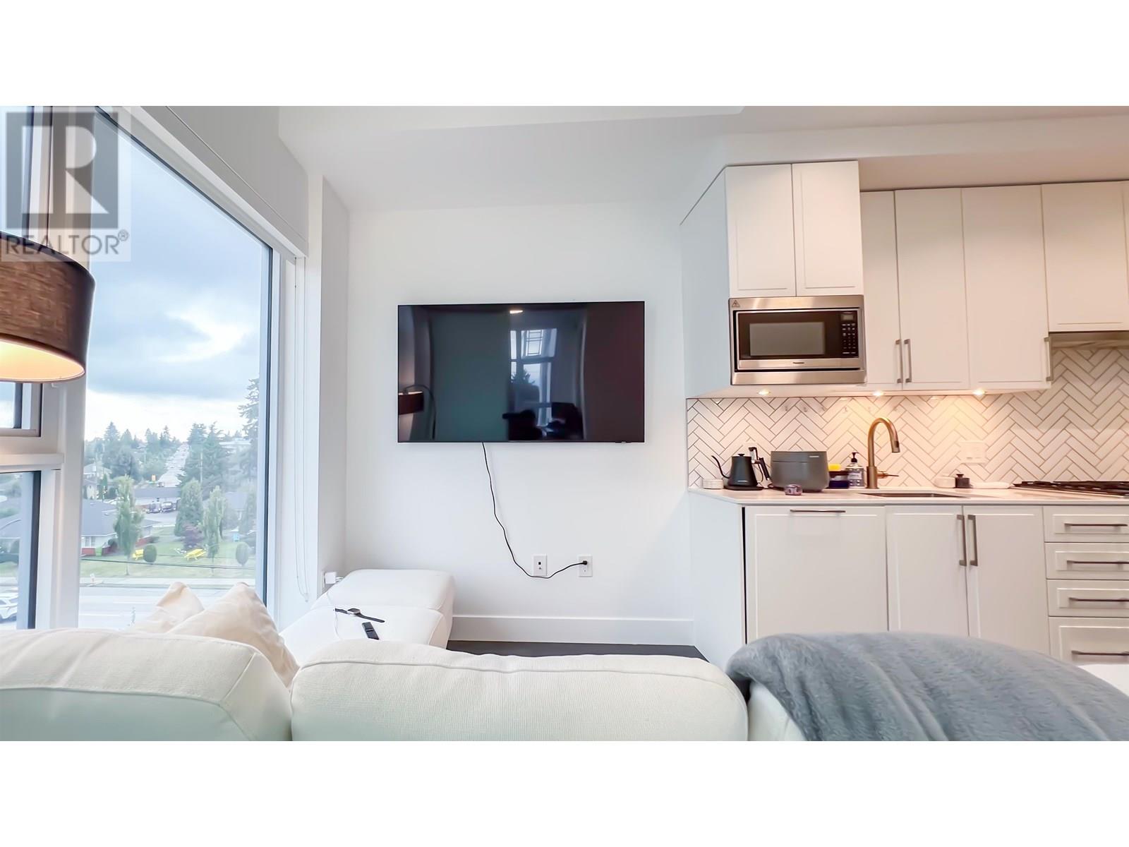 502 2435 KINGSWAY|Vancouver, British Columbia V5R5G8