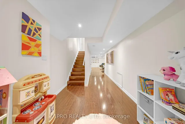 Additional image 29 of 51 Lorenzo Circ