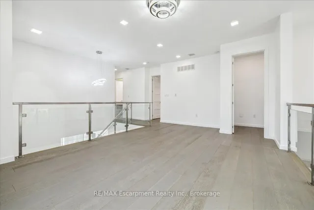 Additional image 31 of 39 Sunrow Gate