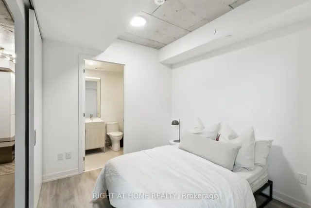 Additional image 22 of 28 Eastern Ave Unit 401