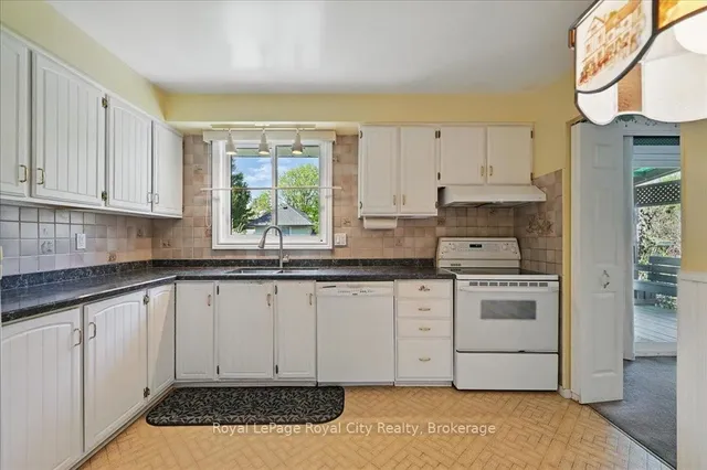 Additional image 19 of 701 Castleguard Cres