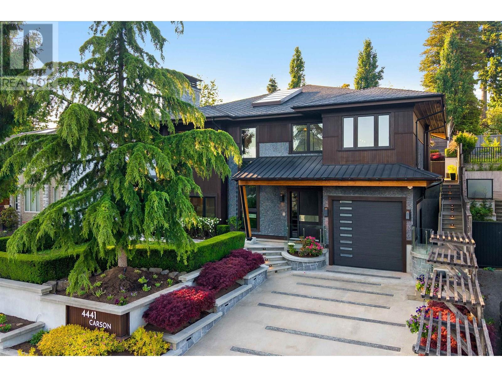 4441 CARSON STREET|Burnaby, British Columbia V5J2Y3