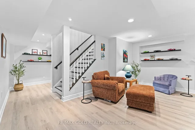 Additional image 34 of 36 Slipneedle St