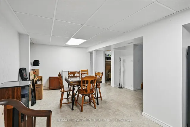 Additional image 31 of 1280 Consort Cres