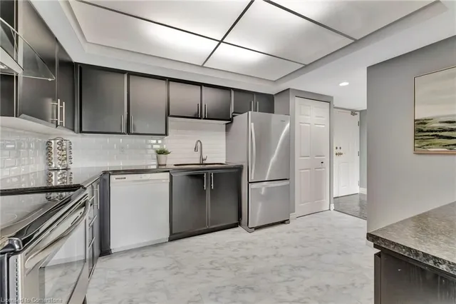 Additional image 3 of 3267 King St Unit 404