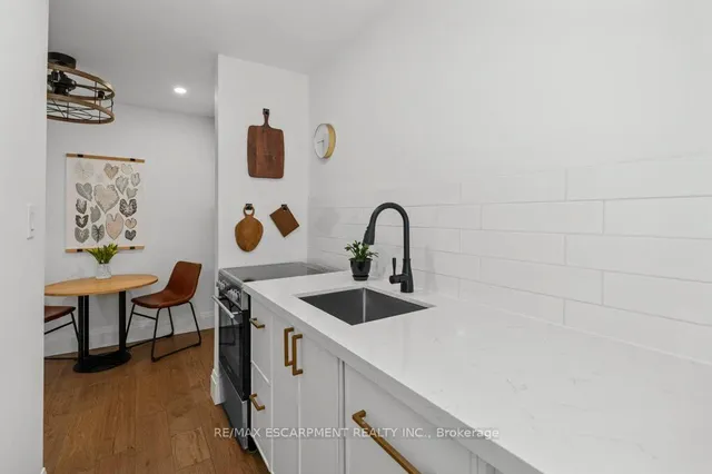 Additional image 19 of 137 Emerald St Unit 5