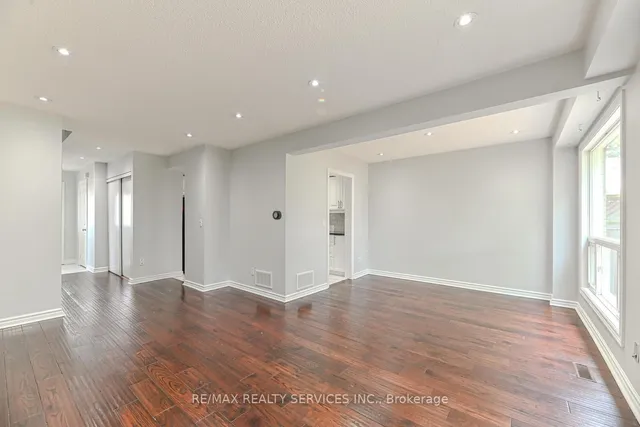 Additional image 5 of 110 Heathcliffe Sq Unit 6