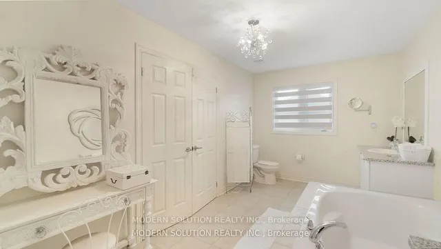 Additional image 24 of 552 Bessborough Dr