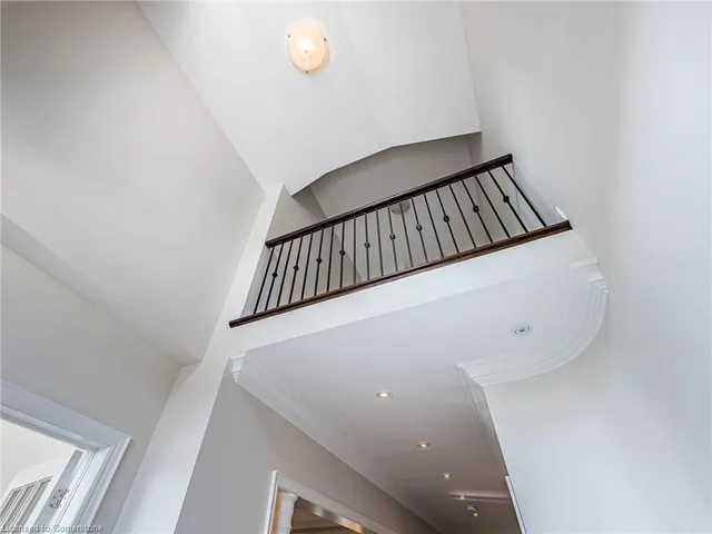 Additional image 6 of 28 Elbern Markell Run